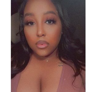 Meet your Posher, Selina